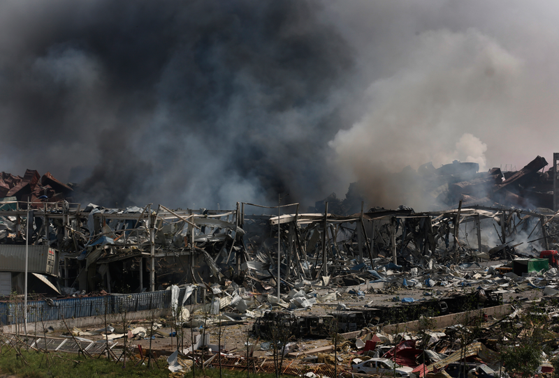 Illustration for article titled Photos from the aftermath of the devastating Tianjin explosion